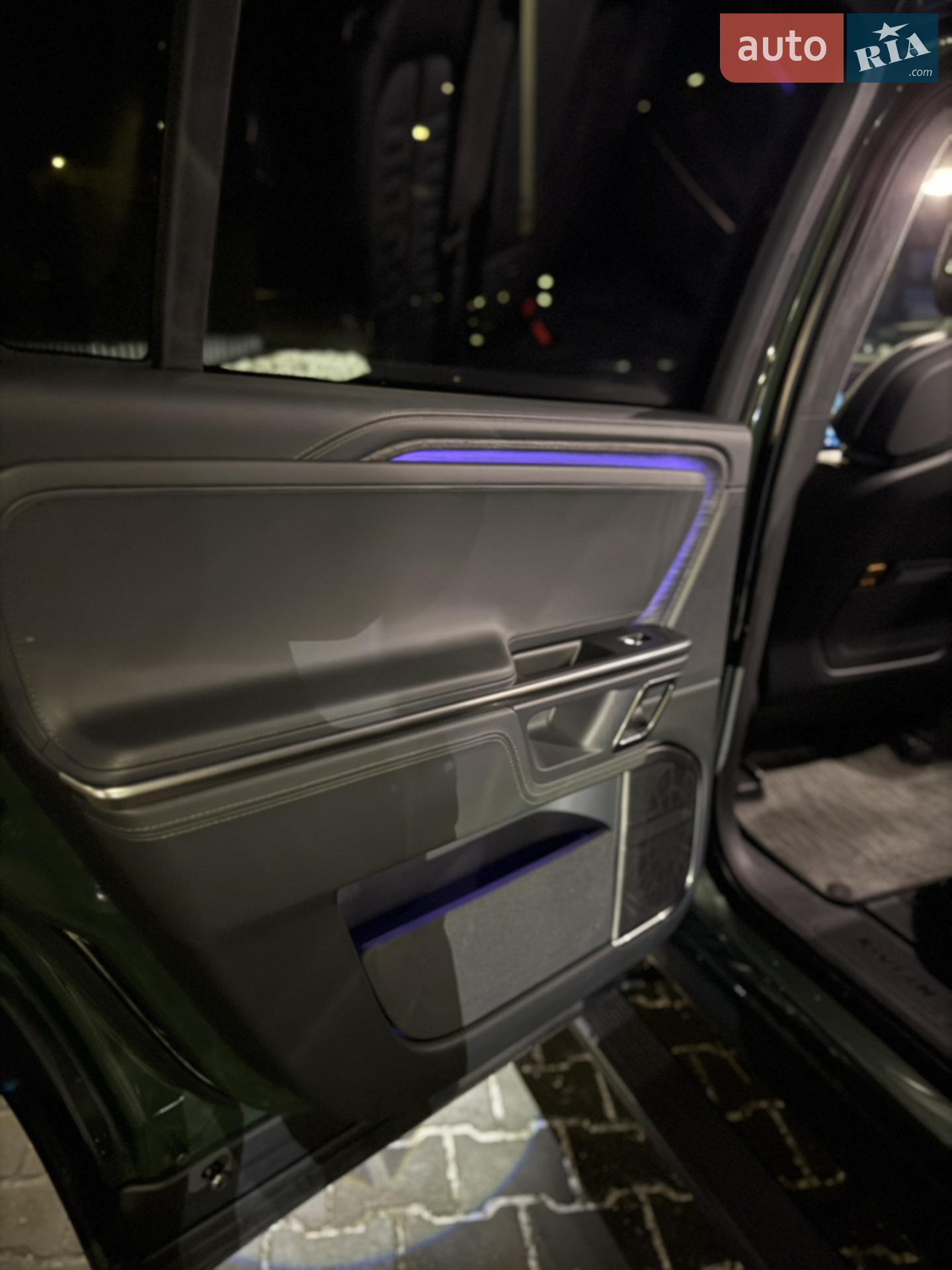 2023 Rivian R1S - мініатюра 24