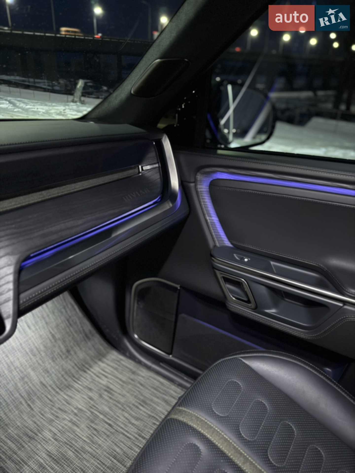 2023 Rivian R1S - мініатюра 23