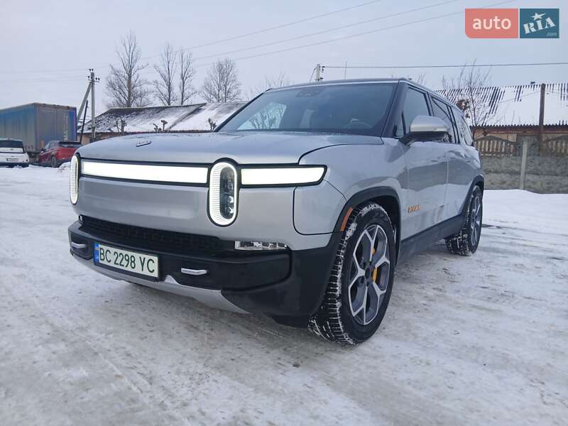 Rivian R1S 2023