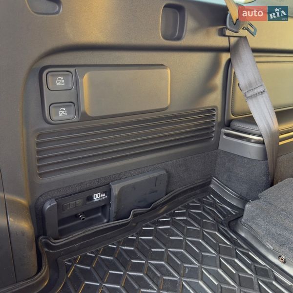 Внедорожник / Кроссовер Rivian R1S 2022 в Хмельницком