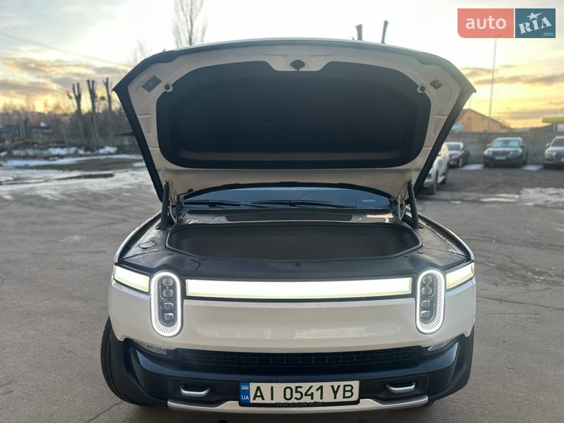 Внедорожник / Кроссовер Rivian R1S 2024 в Киеве