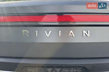 Позашляховик / Кросовер Rivian R1T 2022 в 