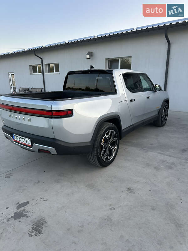 Пикап Rivian R1T 2023 в Ровно
