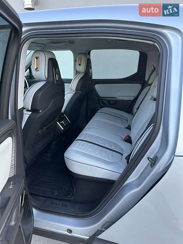 Пикап Rivian R1T 2023 в Ровно