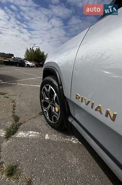 Пикап Rivian R1T 2023 в 