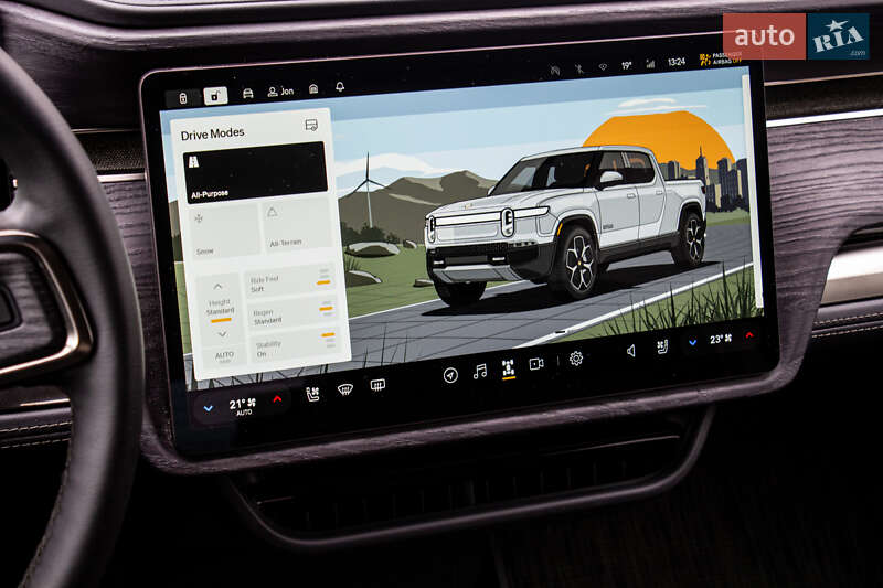 Пікап Rivian R1T 2023 в Львові