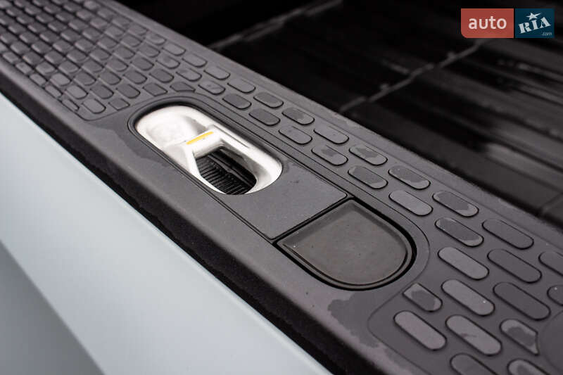 Пикап Rivian R1T 2023 в Львове