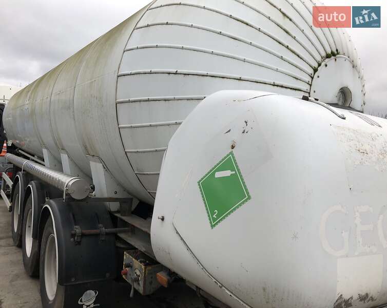Цистерна полуприцеп Robert 6222 2004 в Прилуках