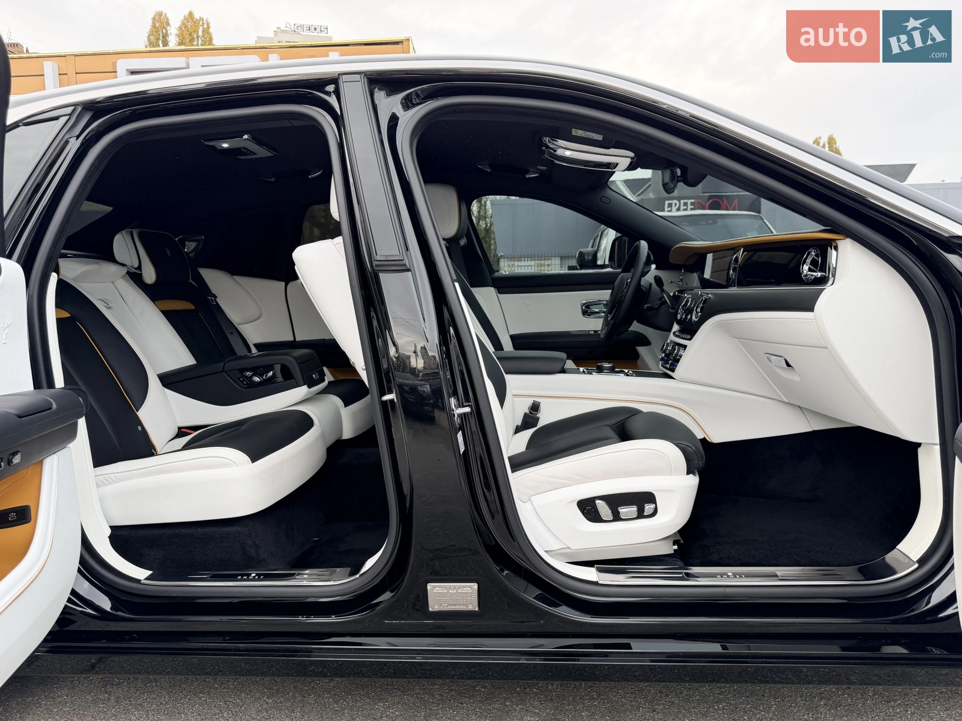 2020 Rolls-Royce Ghost - мініатюра 48