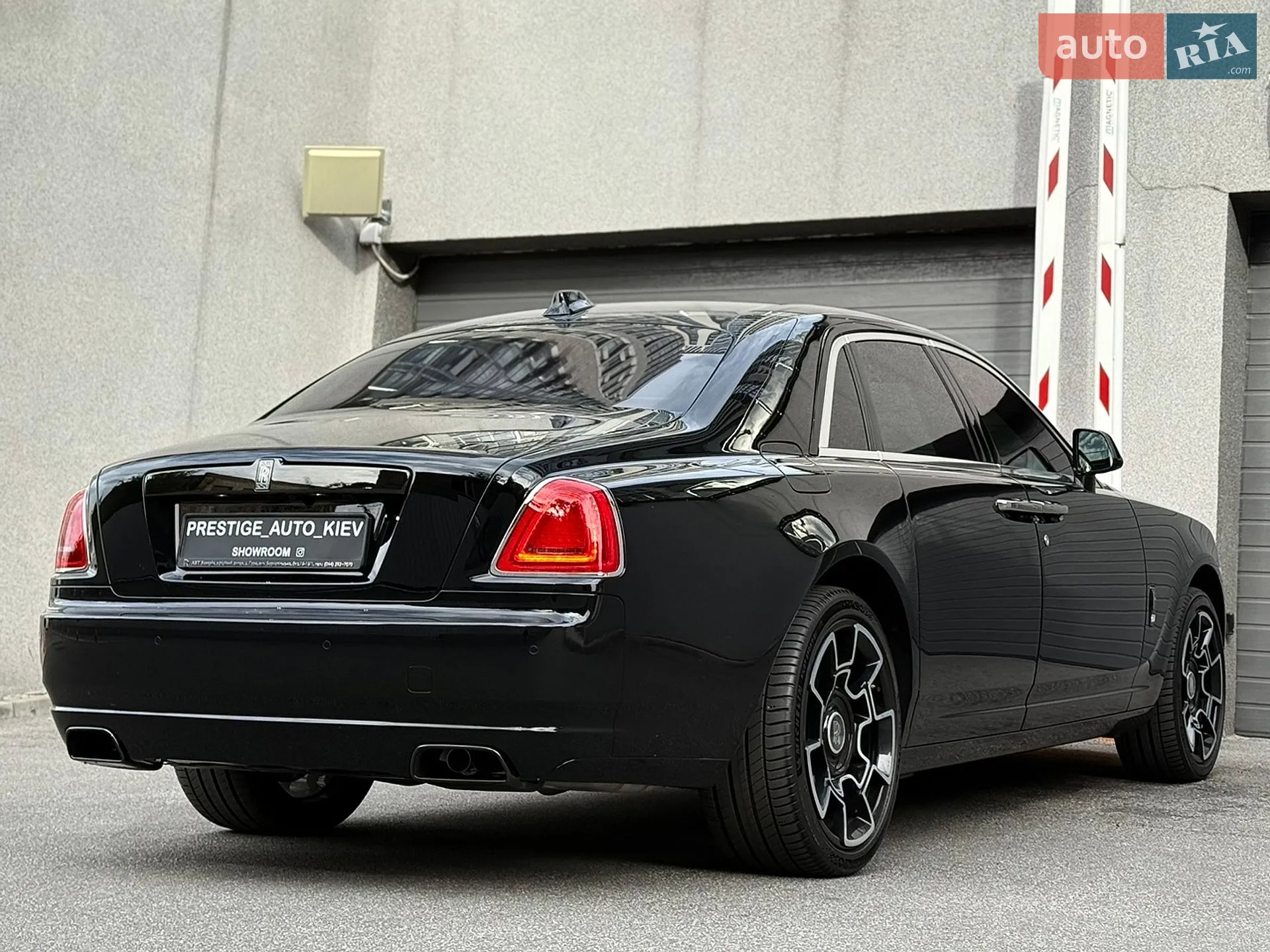 2018 Rolls-Royce Ghost - мініатюра 21
