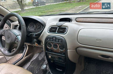 Хэтчбек Rover 200 1999 в 