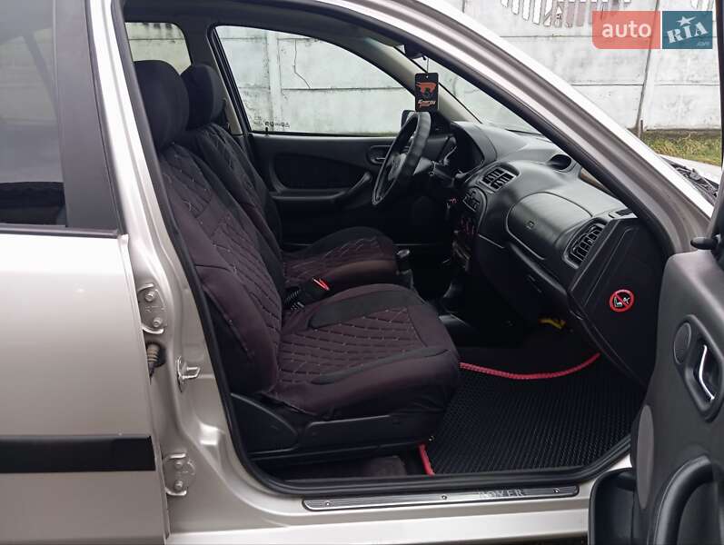 Хэтчбек Rover 200 1999 в Дубно