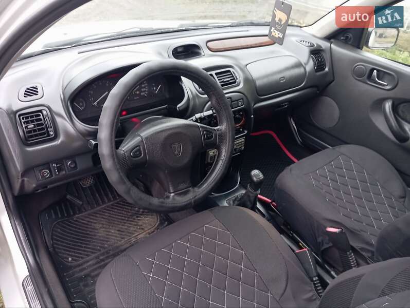 Хэтчбек Rover 200 1999 в Дубно