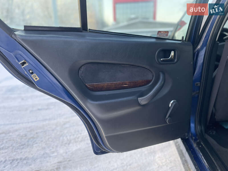 Хэтчбек Rover 200 1999 в Киеве