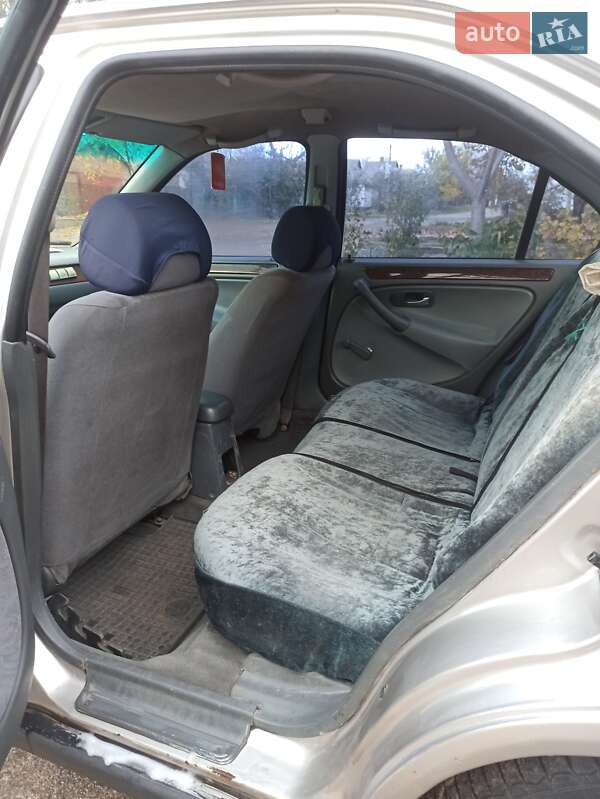 Хэтчбек Rover 414 1998 в Первомайске