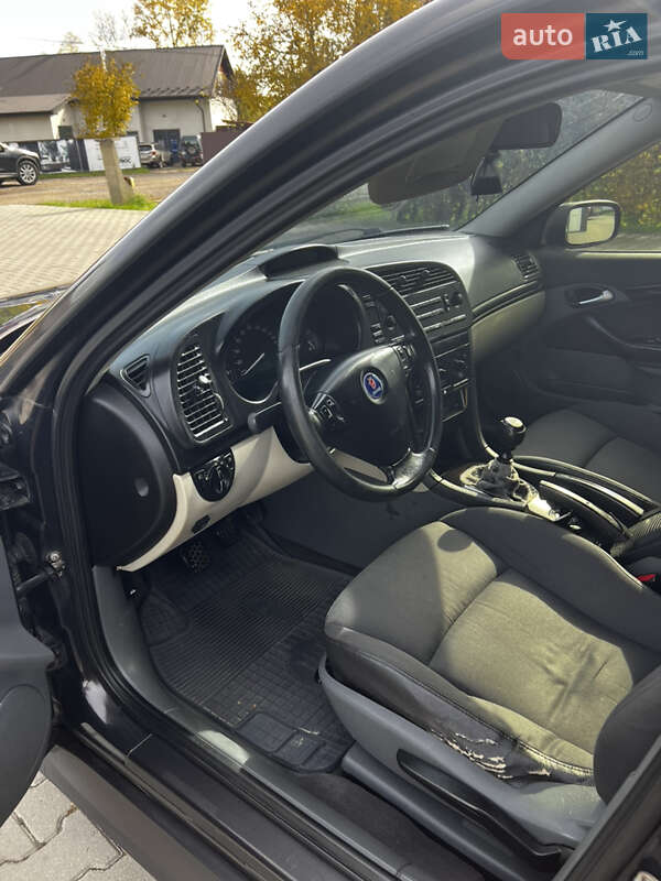Седан Saab 9-3 2004 в Косове