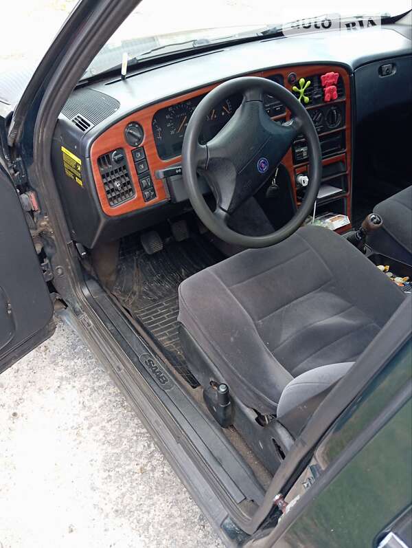 Седан Saab 9000 1995 в Березані