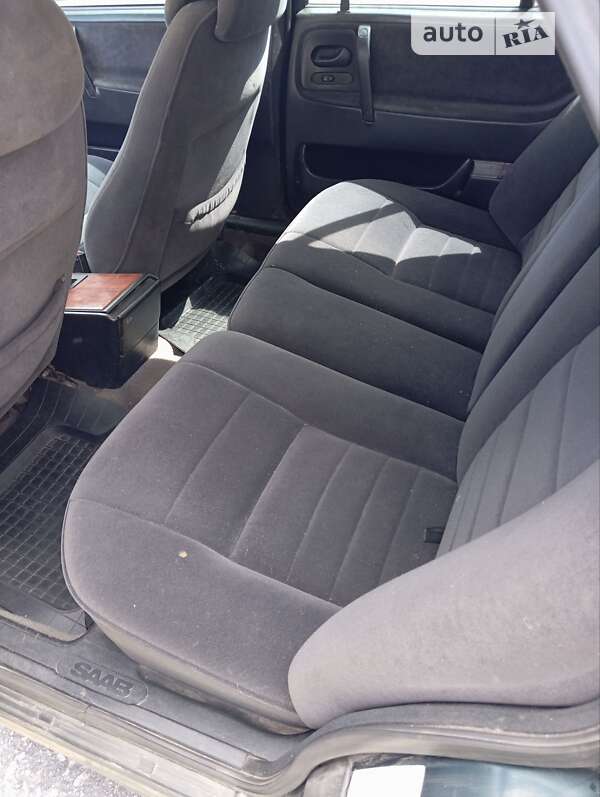 Седан Saab 9000 1995 в Березані