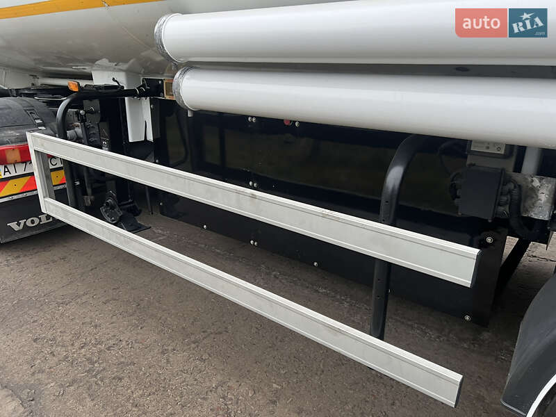 Цистерна полуприцеп SACIM SCX 2004 в Киеве