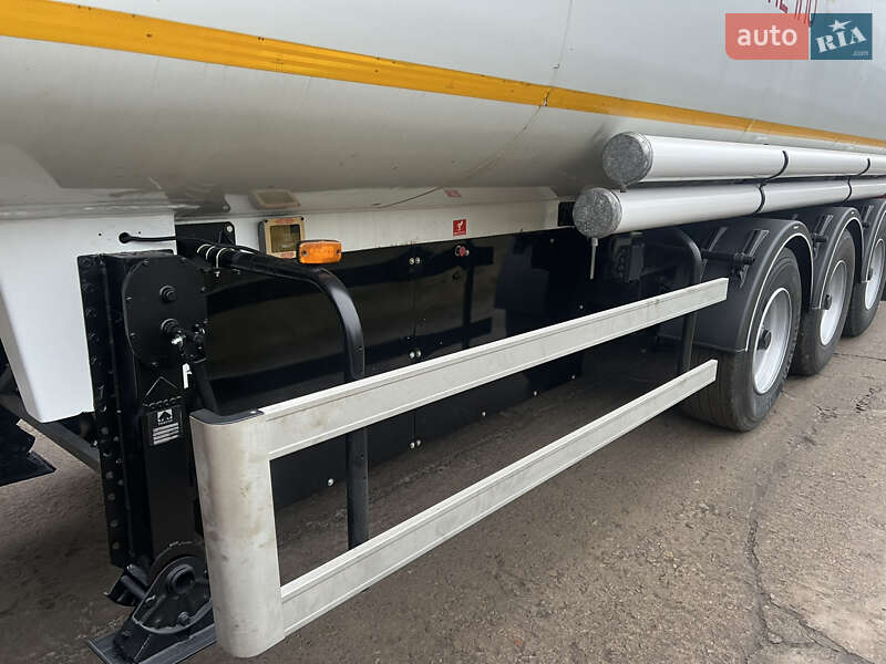 Цистерна полуприцеп SACIM SCX 2004 в Киеве