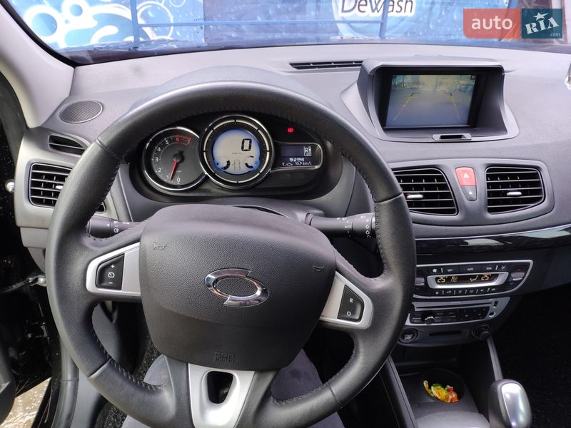 Седан Samsung SM3 2014 в Умані