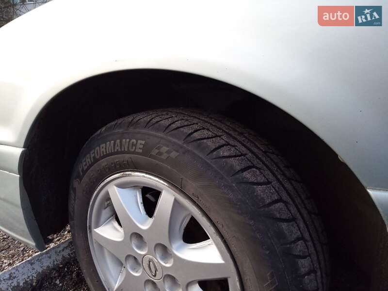 Седан Samsung SM5 2004 в Павлограді
