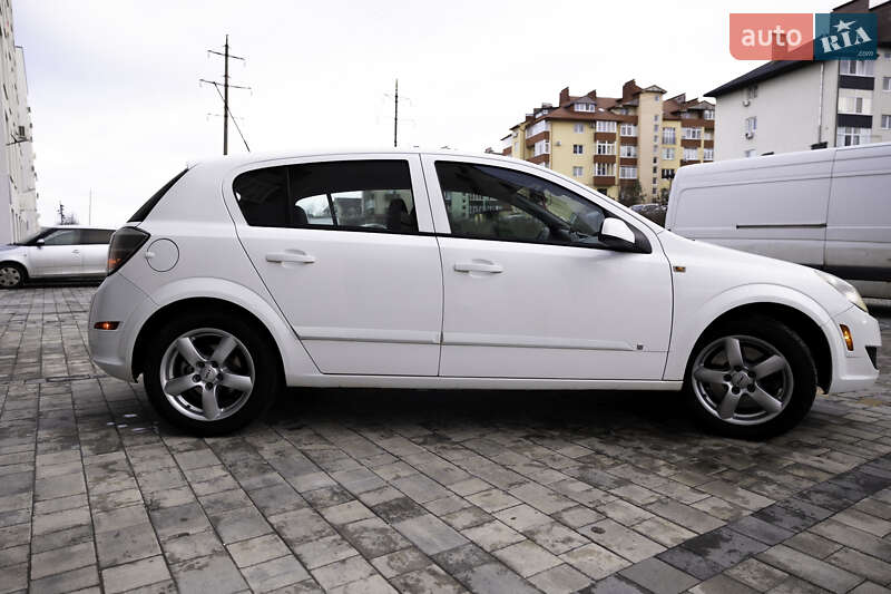 Хэтчбек Saturn Astra 2007 в Ужгороде