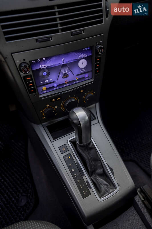 Хэтчбек Saturn Astra 2007 в Ужгороде