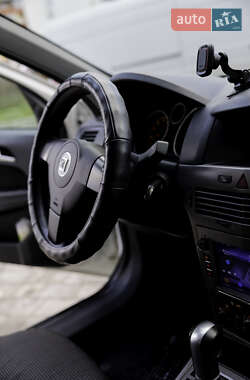Хэтчбек Saturn Astra 2007 в Ужгороде