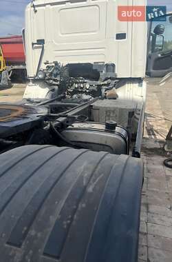Тягач Scania P 2011 в 