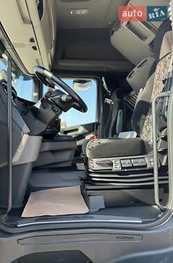 Контейнеровоз Scania R 450 2020 в 