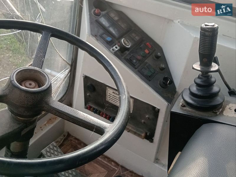 Екскаватор навантажувач Schaeff HML 1994 в Чернівцях