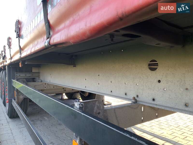 Бортовой полуприцеп Schmitz Cargobull Cargobull 2005 в Трускавце