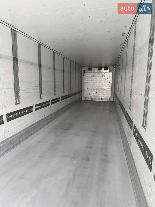 Рефрижератор полуприцеп Schmitz Cargobull Cargobull 2013 в Черновцах