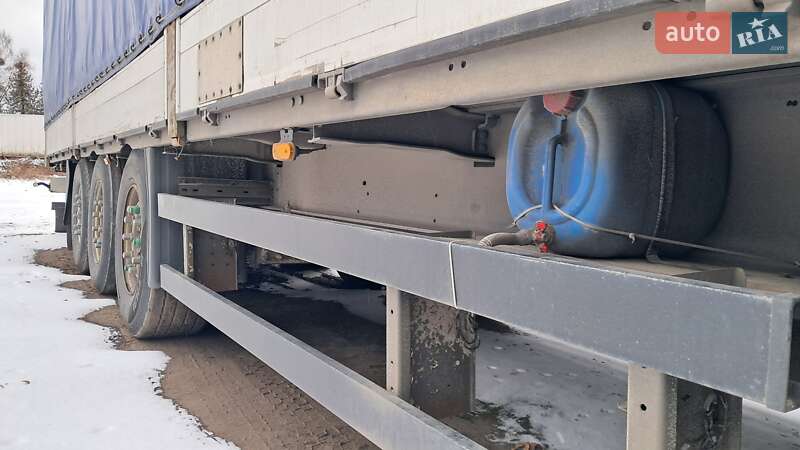 Бортовий напівпричіп Schmitz Cargobull Cargobull 2004 в Ратному