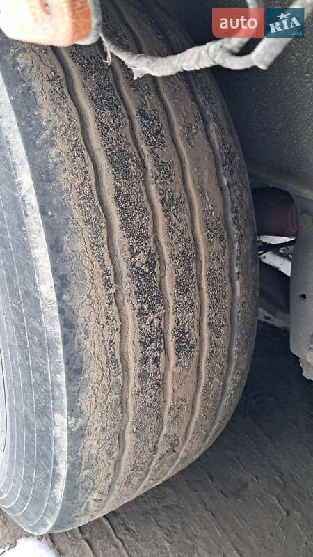 Бортовий напівпричіп Schmitz Cargobull Cargobull 2004 в Ратному