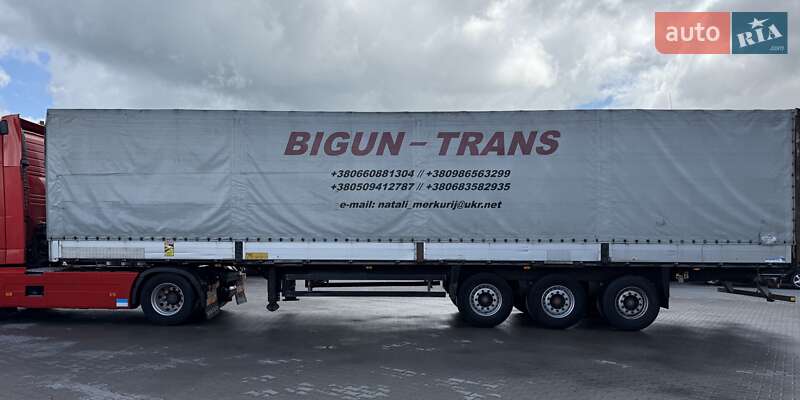 Бортовий напівпричіп Schmitz Cargobull S01 2004 в 
