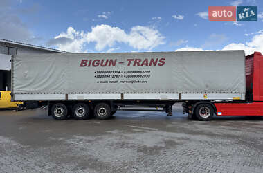 Бортовий напівпричіп Schmitz Cargobull S01 2004 в 