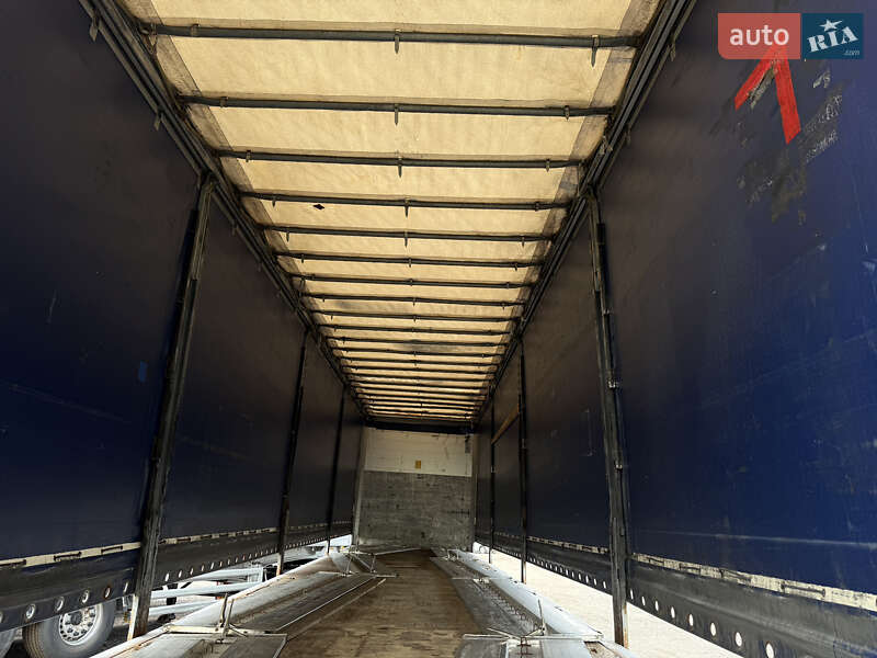 Бортовой полуприцеп Schmitz Cargobull S01 2002 в Киеве