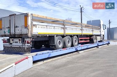 Бортовой полуприцеп Schmitz Cargobull S01 2003 в Умани