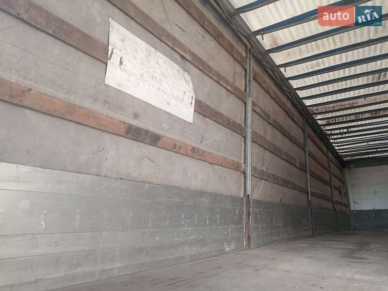Бортовой полуприцеп Schmitz Cargobull SAF 2003 в Черновцах