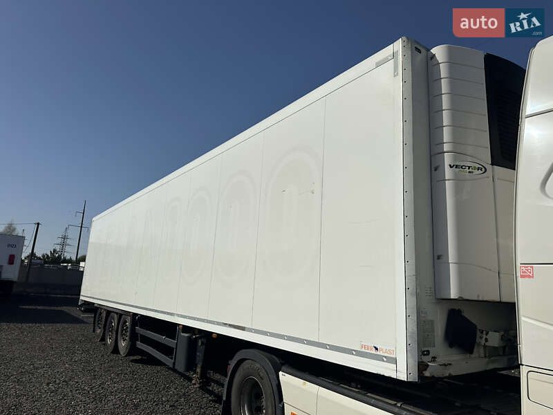 Рефрижератор напівпричіп Schmitz Cargobull SCB S3B 2016 в Луцьку