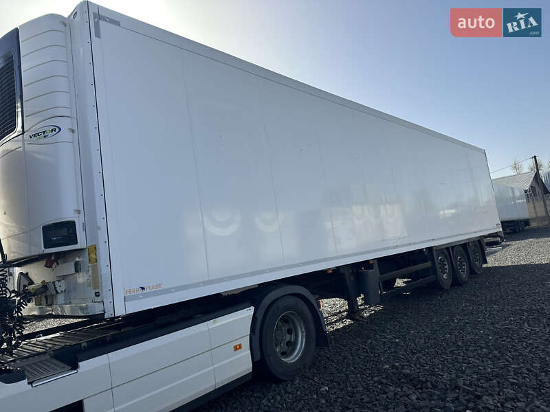 Рефрижератор напівпричіп Schmitz Cargobull SCB S3B 2016 в Луцьку