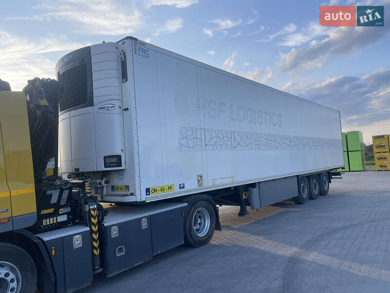 Рефрижератор полуприцеп Schmitz Cargobull SCB S3B 2015 в Ровно