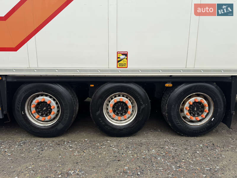 Рефрижератор напівпричіп Schmitz Cargobull SCB S3B 2013 в Львові