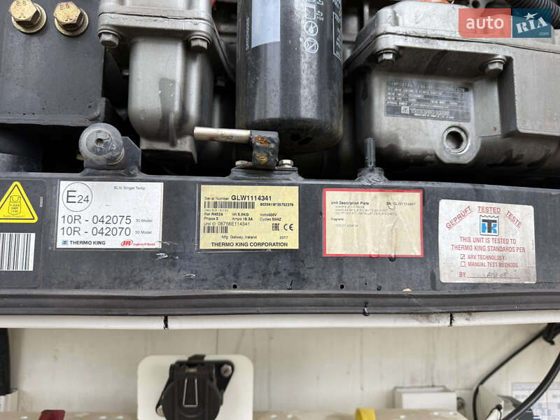 Рефрижератор Schmitz Cargobull SCB S3B 2017 в Черновцах