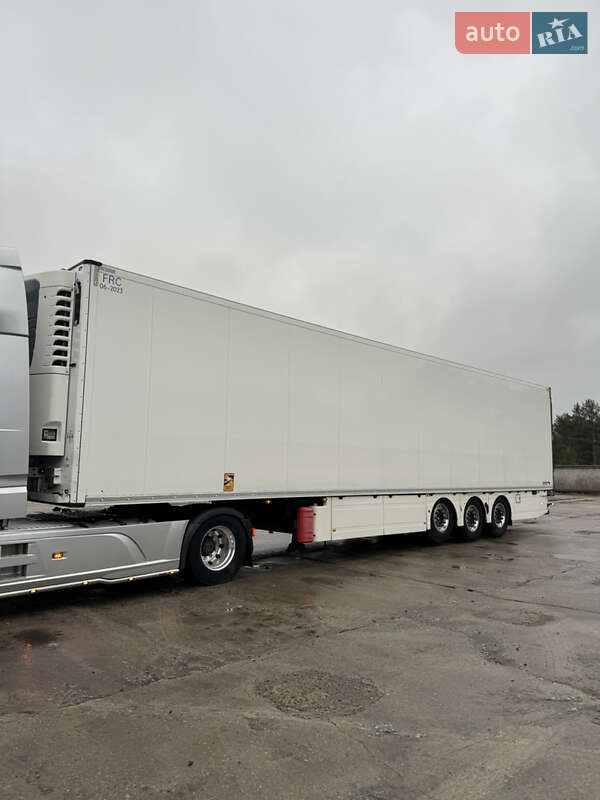 Рефрижератор напівпричіп Schmitz Cargobull SCB S3B 2017 в Києві