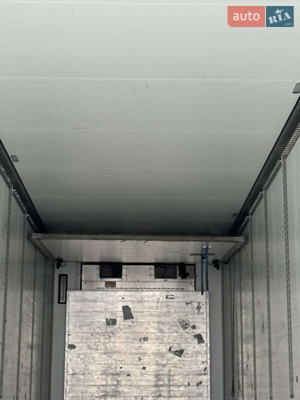 Рефрижератор полуприцеп Schmitz Cargobull SCB S3B 2015 в Виннице