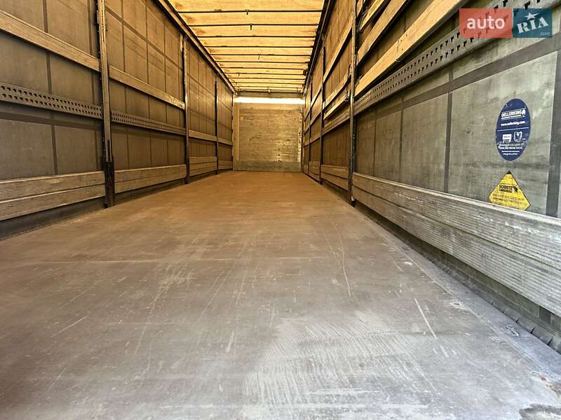 Тентований борт (штора) - напівпричіп Schmitz Cargobull SCB S3T 2016 в Калуші