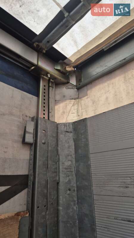 Тентований борт (штора) - напівпричіп Schmitz Cargobull SCB S3T 2013 в Сарнах